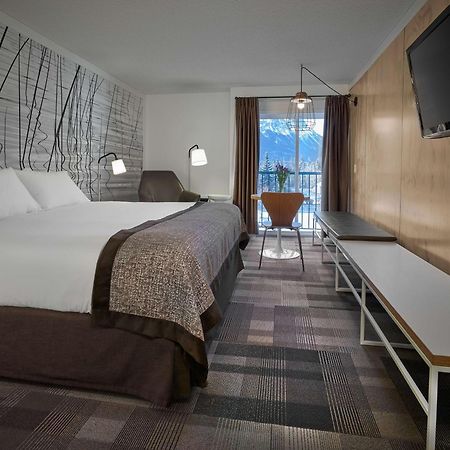 Coast Canmore Hotel & Conference Centre מראה חיצוני תמונה