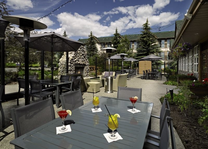 Coast Canmore Hotel & Conference Centre מראה חיצוני תמונה