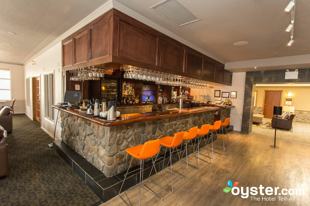 Coast Canmore Hotel & Conference Centre מראה חיצוני תמונה