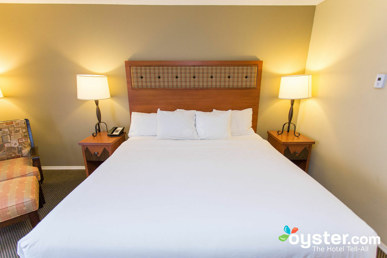 Coast Canmore Hotel & Conference Centre מראה חיצוני תמונה